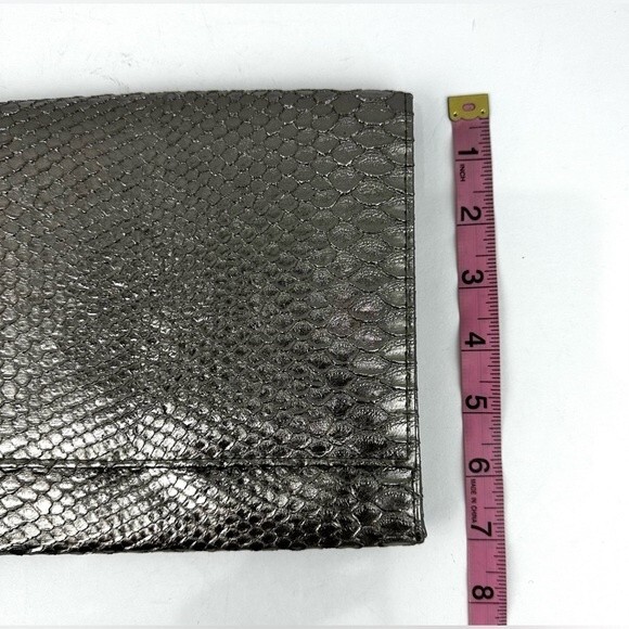 Neiman Marcus Vegan Leather Silver snakeskin embossed shiny wristlet/clutch - Picture 8 of 9